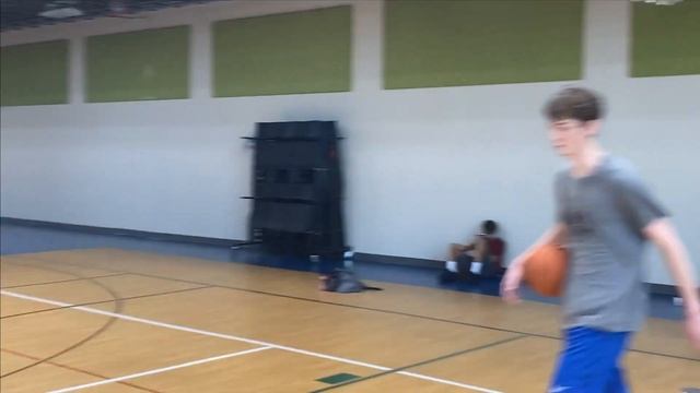 D3 hooper VS Trash talking friend! Intense 1v1 Basketball game! смотреть онлайн