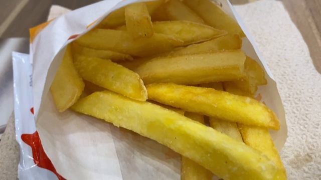 EXTRA LONG CHICKEN | BURGER KING Vlog - 253 смотреть онлайн