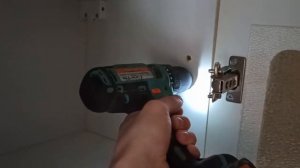 Вырвало петли из шкафа. Ремонт петли от шкафа