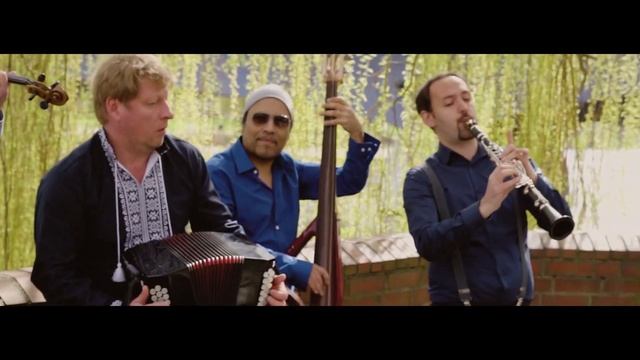 Tango im Irrenhaus - A.Schnittke - Cuarteto Repentino смотреть онлайн