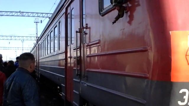 Прибытие электропоезда ЭД9М-0138 на станцию Муром-1 / Arrival EMU ED9M-0138, Murom-1 Station смотреть онлайн