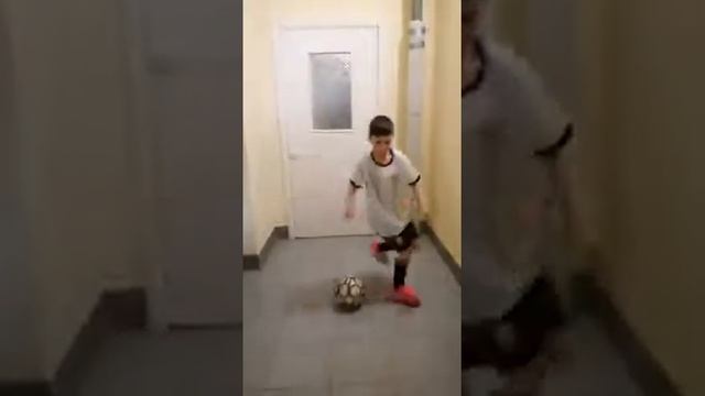 Упражнения для юных футболистов дома. смотреть онлайн