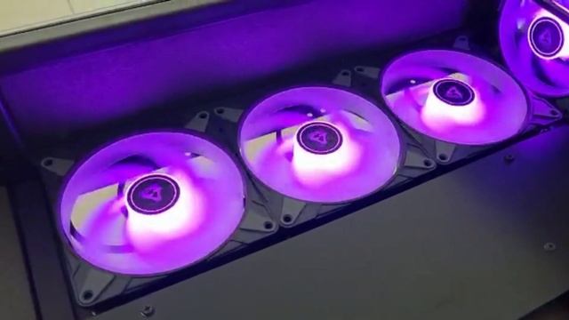 Игровой стол-компьютер RTX 4090 / i7 13700 / 32GB смотреть онлайн