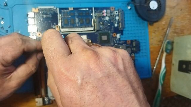Как почистить ноутбук Acer Aspire E1 571G