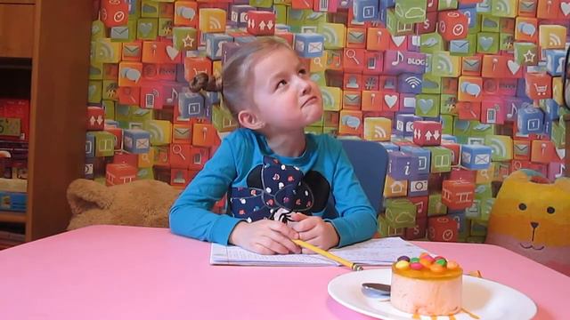 Майя заболела. Домашнее задание и пирожное, тренируем силу воли. смотреть онлайн