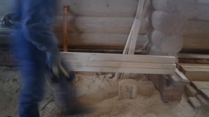 Т-образные обсадные коробки в деревянном доме.