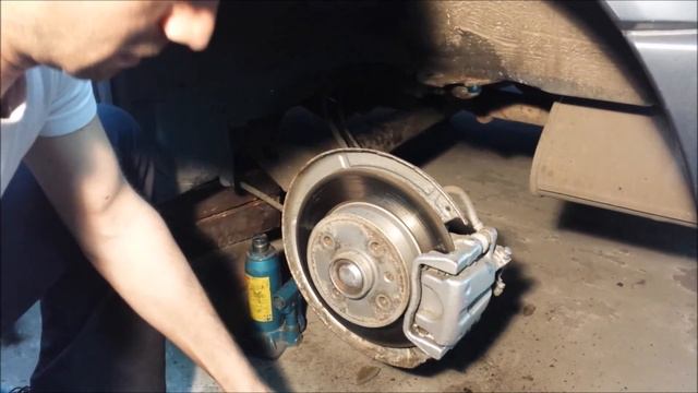 Jak wymienić tylny amortyzator Opel Astra G II - How to replace a rear shock absorber | ForumWiedzy смотреть онлайн