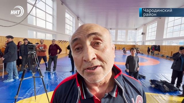 Снайдеру подарили земельный участок, папаху, кинжал... смотреть онлайн