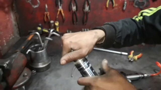 Silver Wing Community |Hyper pro fork springs installation guide for Silver Wing |تركيب سوست التعدي смотреть онлайн