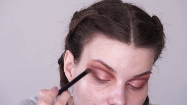 Rosy Cut-Crease | ABH Soft Glam Palette Tutorial | HelenVarik смотреть онлайн