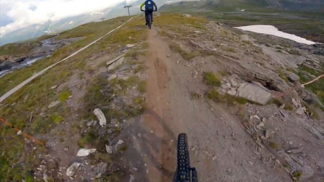 MAXIAVALANCHE CERVINIA 2021 ??♂️ | Full run w/ Damien Desbrosses смотреть онлайн