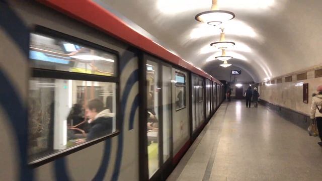 81-775/776/777 Дейна (Москва 2020) На станции Новослободская смотреть онлайн