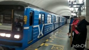 Екатеринбургский метрополитен. Поездка от станции Уральская до станции Площадь 1905 года.