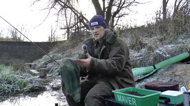 Ловля плотвы на малой реке поздней осенью смотреть онлайн