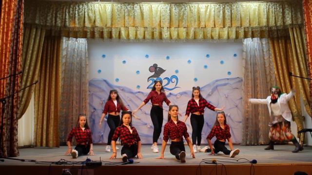 Ansamblul ,,Firicel de busuioc", Liceul Teoretic ,,Ion Pelivan" смотреть онлайн