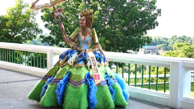 Mrs. Quezon City's National Costume смотреть онлайн