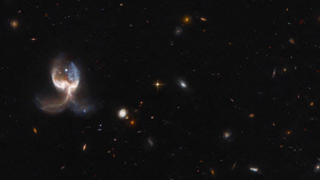 Stunning Hubble Space Telescope image shows 'galactic wings' from ongoing collision смотреть онлайн