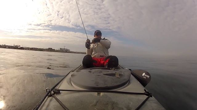 Ловля саргана на пилькеры. Catch Garfish on metal jig смотреть онлайн