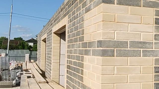 Серый фасад дома кирпич Ситибрик FASHION BRICK #кирпичfashionbrick #cерыйфасад #кирпичситибриклитос смотреть онлайн