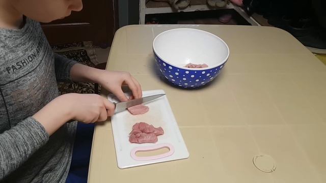 Изготавливаем лекарство и готовим кушать вкуснятину смотреть онлайн