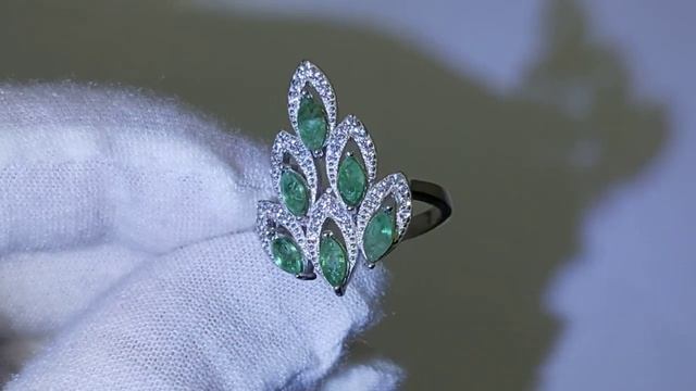 Серебряное кольцо с колумбийскими изумрудами "Жар птица" смотреть онлайн