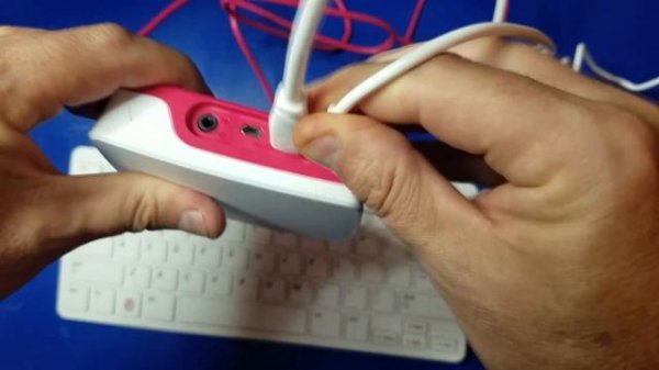 Raspberry Pi 4 Desktop Kit: Unboxing, Setup & RPi4 Review! Raspberry Pi 4 model B 4GB + Tutorial