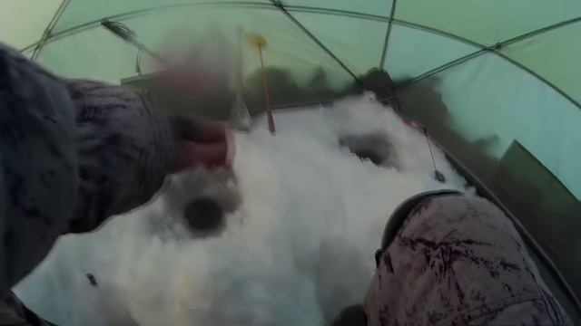 За язём. Часть 1-2 / Зимняя рыбалка на язя / Язь / Обь смотреть онлайн