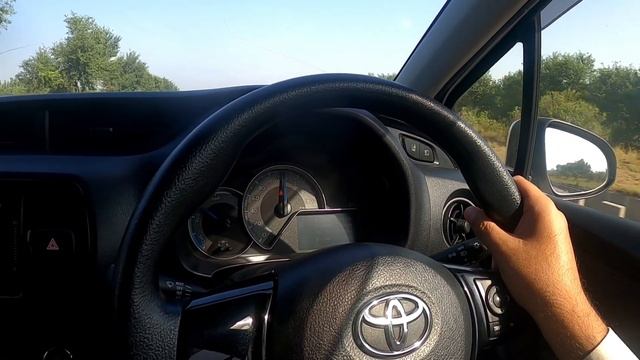 Toyota Vitz Hybrid 1.5 1500 CC Test Drive and Fule Consumption Test on Moterway смотреть онлайн