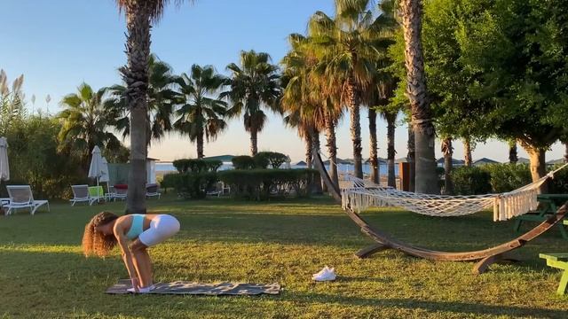 ЙОГА ДЛЯ ВСЕХ УРОВНЕЙ! Развитие гибкости и силы. смотреть онлайн