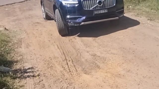 2016 XC90 D5 Polestar Off Road with all terrain tyres смотреть онлайн