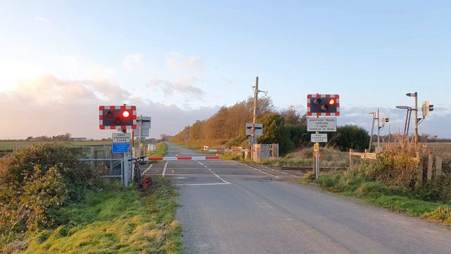 Level Crossing - Cowbank Lane, Croft Marsh