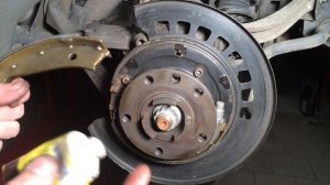 Как поменять задние колодки  Volkswagen Touareg