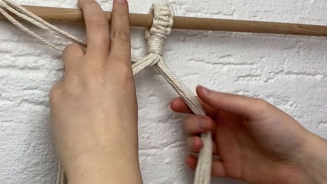 DIY easy spiral macrame plant hanger tutorial | quick handmade macrame decor | beginner friendly! смотреть онлайн