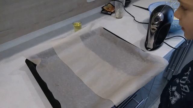 РУЛЕТ С ВАРЕНЬЕМ. ПРОСТОЙ РЕЦЕПТ ПРИГОТОВЛЕНИЯ РУЛЕТА С ВАРЕНЬЕМ смотреть онлайн