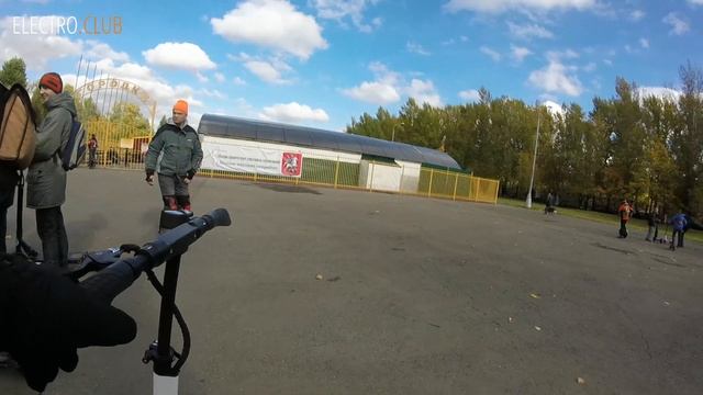 Лобовое столкновение двух сяокатов (Xiaomi Mijia M365)