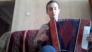 Синий платочек под гармонь.