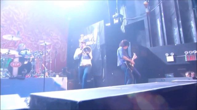 Stone Temple Pilots - Crackerman (Live) смотреть онлайн