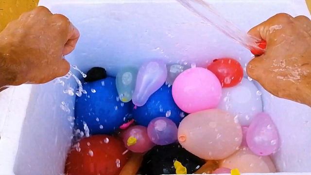 Popping Balloon | Pop Colorful Water Balloons!! смотреть онлайн