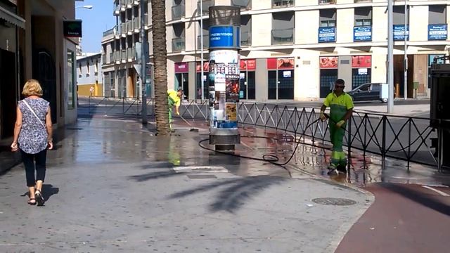Как в Европе моют улицы с мылом и щетками. смотреть онлайн