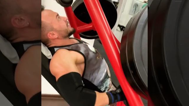 Топ 5 упражнений на нижнюю порцию грудных. смотреть онлайн