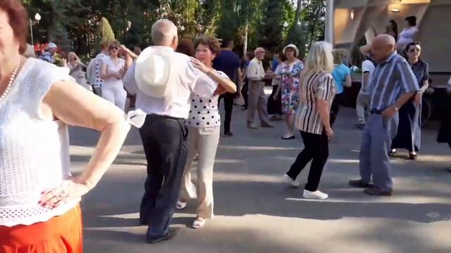 ТЫ НЕ ЗВОНИШЬ, Я ЖДУ, ТВОИ ГЛАЗА ВО СНЕ Я ВИЖУ! ТАНЦЫ ХАРЬКОВ СЧАСТЛИВЫЕ МОМЕНТЫ смотреть онлайн