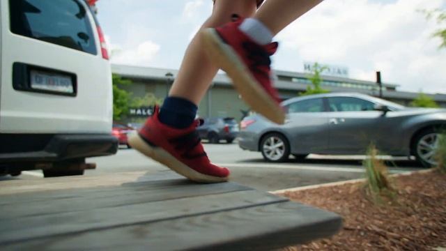 The short walk in Halcyon - Canon C70 RAW LT Footage смотреть онлайн