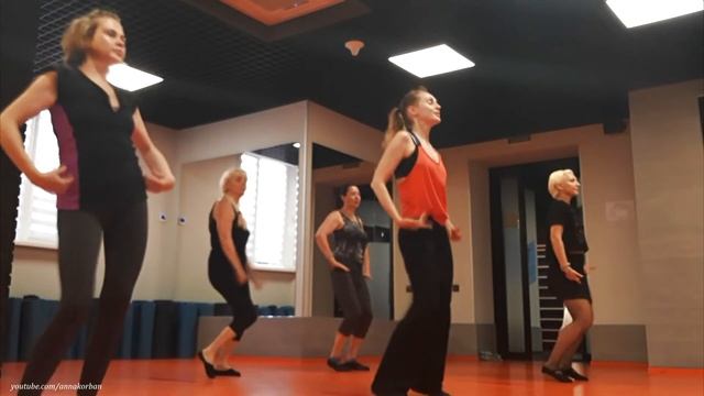 фрагмент урока данс-микс, сальса латина для начинающих, обучение танцам в группе с нуля смотреть онлайн