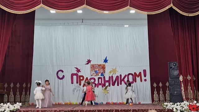 "Школьный вальс" в исполнении Младшей группы Русского культурного центра.? @russkiy_kulturniy_centr смотреть онлайн