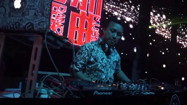 DJ HI FIVE LIVE ON LIDO STAR DANCE N CLUB KUCHING, SARAWAK MALAYSIA смотреть онлайн