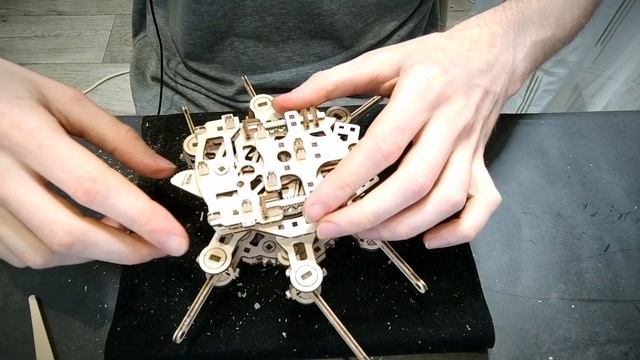 Собрал Гексапод Исследователь от Ugears. Hexapod Explorer Механическая модель. Новинка 2021. смотреть онлайн