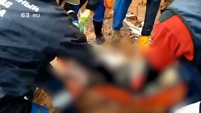 Спасатели достали из-под завала хозяина дома смотреть онлайн