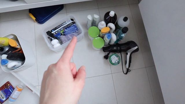 MINIMALIST BATHROOM DECLUTTER + ORGANIZE 2021 (?it's SO easy) | BATHROOM STORAGE & Organization Tip смотреть онлайн