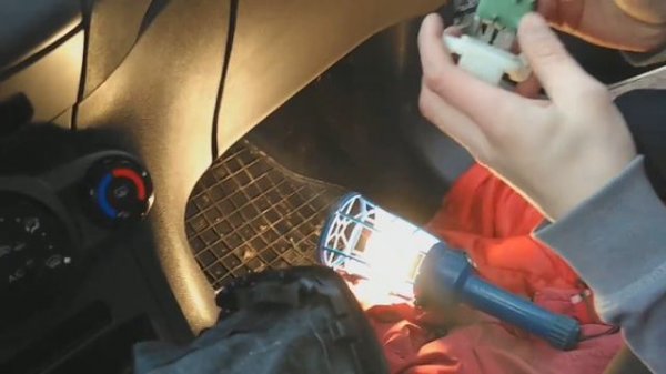 Не работает вентилятор печки на 1,2,3, положении. Ford Fiesta. Форд Фиеста.