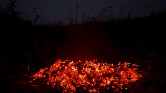 Сумерки - это трещина между мирами. #сумерки #миры #ночь #огонь #горы #мрак смотреть онлайн